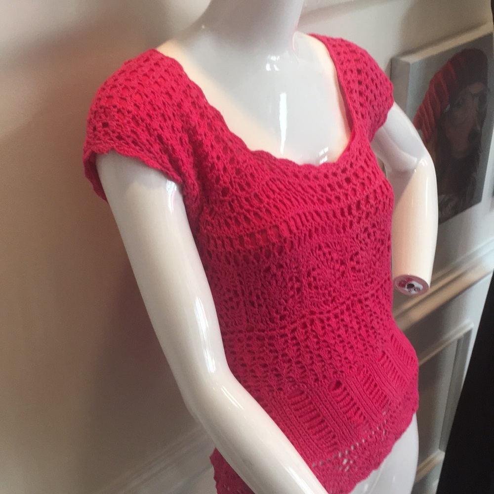 Super cute pink sweater short sleeve